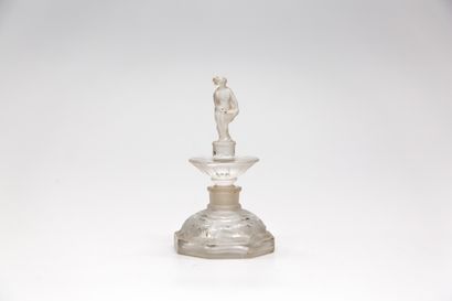 null Mary Chess - "Souvenir d'un Soir" - (années 1950)

Elégant flacon en verre incolore...