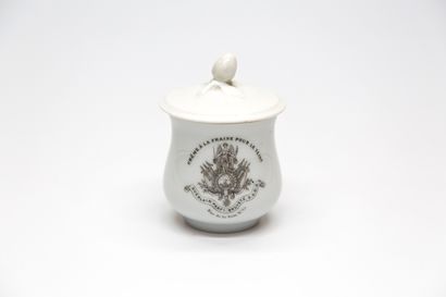 null Guerlain - "Crème à la Fraise" - (années 1860)

Rare pot de crème en biscuit...