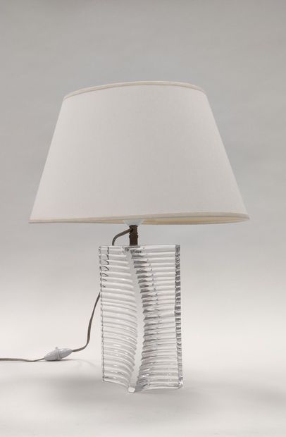DAUM NANCY

Modernist lamp, the foot in molded...