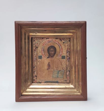 null ICONE en bois doré et émaillé polychrome représentant le christ bénissant dans...