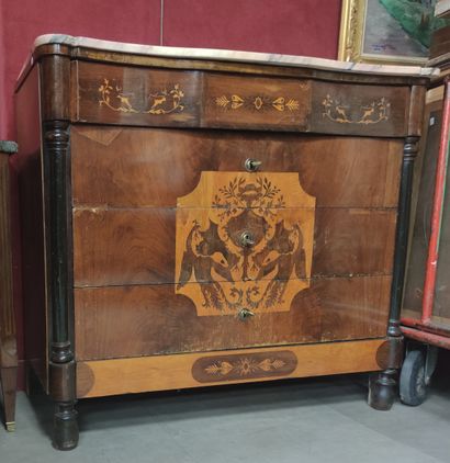 WOODEN COMMODE in veneer and marquetry opening...