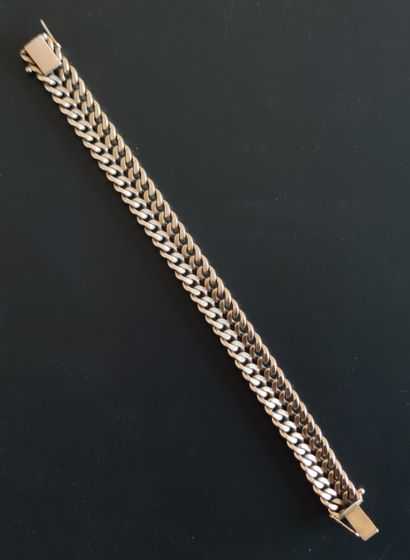 null 
BRACELET gourmette en or jaune 750°/00 à maille tressée,  Poids : 51.6 g  Long....