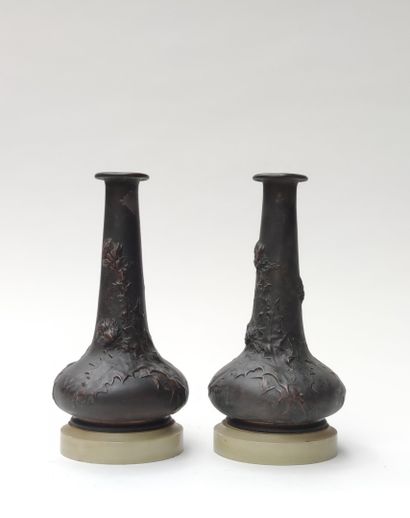 Pair of VASES in patinated bronze, fonts...