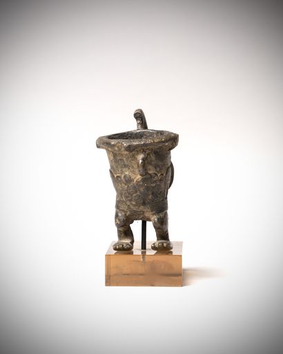 null Igala (Nigeria) Bronze pipe bowl representing a headless character. A chameleon,...