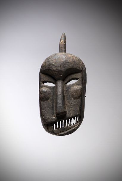 null Lantien / Yao (Chine du Sud) Masque de shaman évoquant une paralysie faciale,...