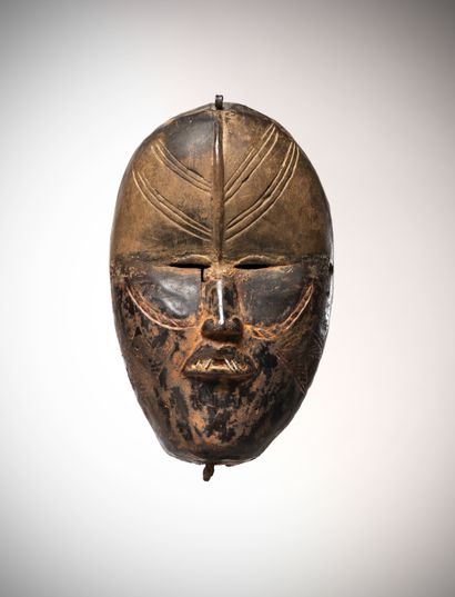 null Dan (Ivory Coast) Mask with fine eyes, a raised frontal ridge extends the nose...