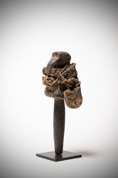 null Fon (Benin) Ceremonial scepter representing a monkey loaded with multiple charges...