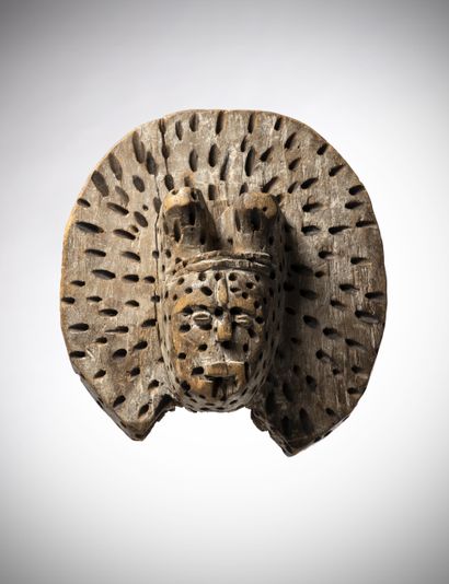 null Itsoko (Nigeria) Head in the round, half man, half panther, inscribed in the...