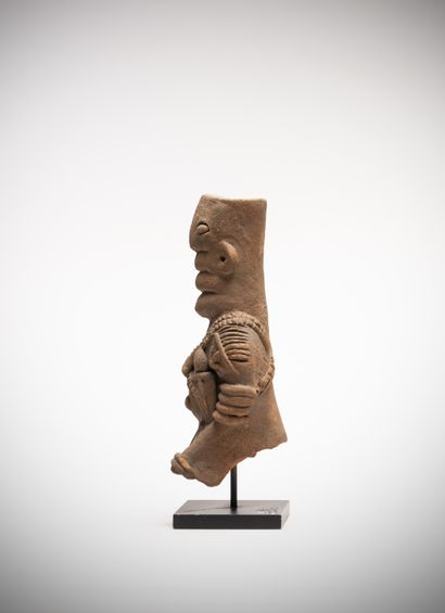 null Koma (Ghana) Ochre-colored terracotta bust with an excavation patina from Komaland...