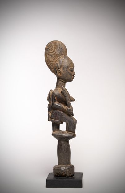 null Yoruba (Nigéria) Belle représentation d'une prêtresse ou d'une amazone portant...