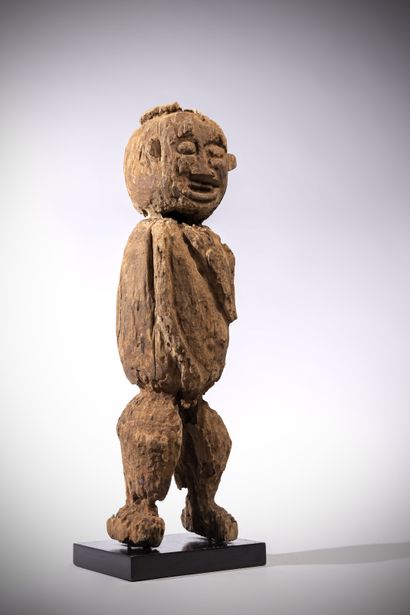 null Bamileke (Cameroon) Male commemorative statue in eroded wood with red ochre...