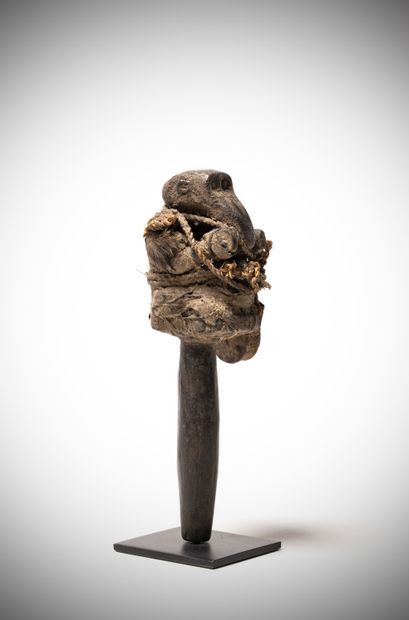 null Fon (Benin) Ceremonial scepter representing a monkey loaded with multiple charges...