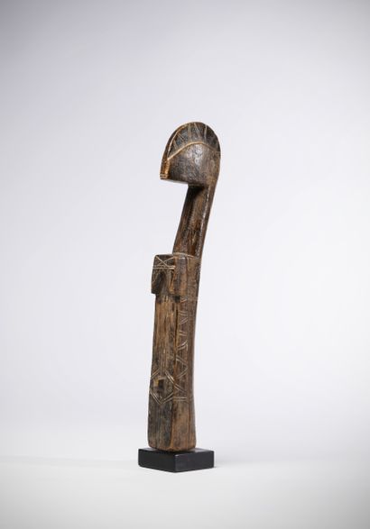 null Mossi (Burkina) "Biga" doll with a beautiful long arching sculpture, decorated...