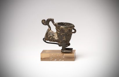 null Igala (Nigeria) Bronze pipe bowl representing a headless character. A chameleon,...