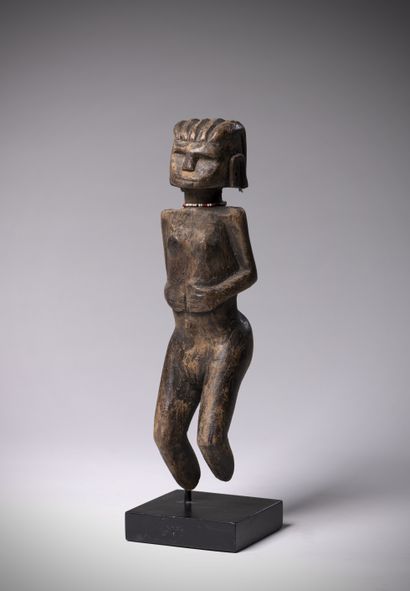 null Kwere (Tanzania) Female representation with brown patina, head with voluntary...