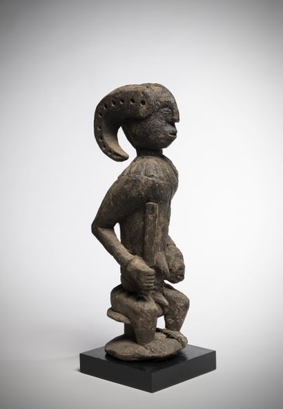 null Ibo (Nigeria) Statue of cult "Ikenga" representing a warrior holding his cuff...