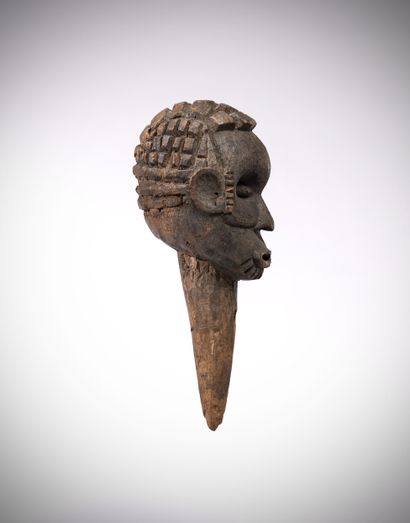 null Idoma (Nigeria) Beautiful archaic hardwood head with a deep sacrificial patina....