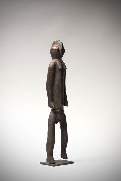 null Mossi (Burkina Faso) Haut de canne représentant un personnage féminin les bras...