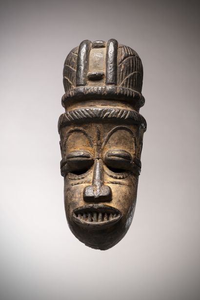 null Kalabari / Andoni (Nigéria) Très ancien masque au visage concave, yeux saillants...