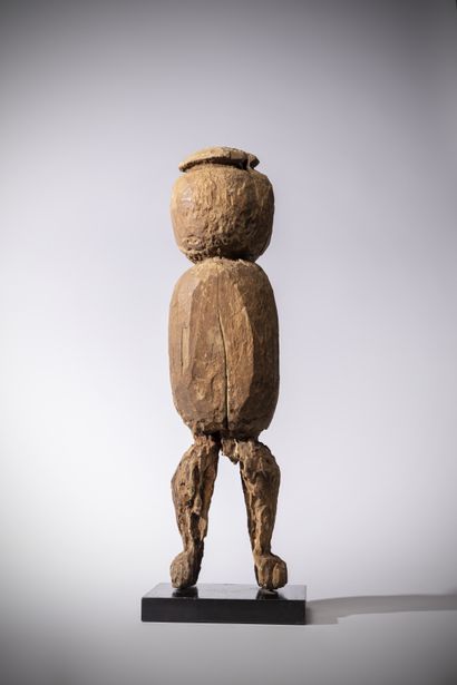 null Bamileke (Cameroon) Male commemorative statue in eroded wood with red ochre...