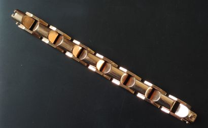 null 
BRACELET articulated in yellow gold 750 °/°° Weight : 82.5 grams Long : 19...