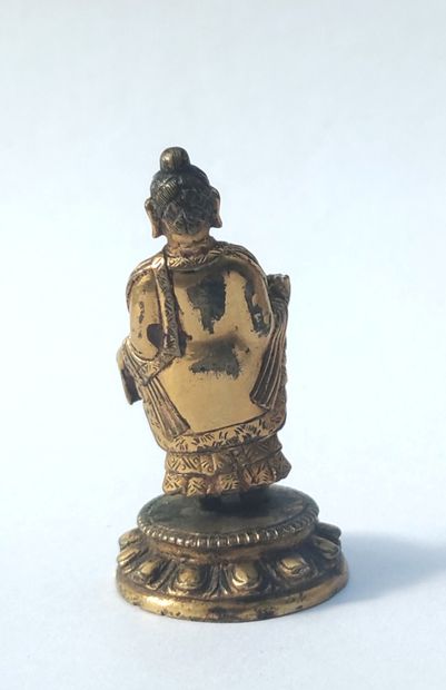 null Lot of eleven representations of Buddha and deities in gilded and patinated...