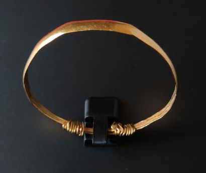 null 
BRACELET in yellow gold (TO BE CHECKED), foreign handicraft work Weight : 18.3...