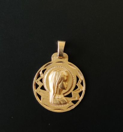 VENDU CASSE EN DEBRIS D'OR : Médaille accidentée....