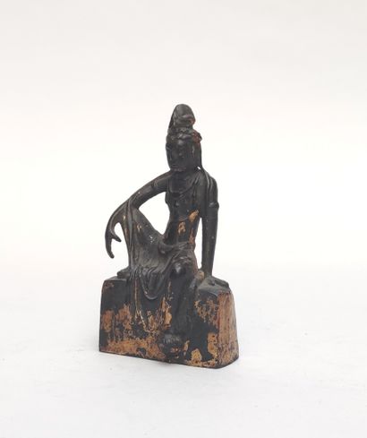 Epreuve en bronze représentant Bouddha assis...