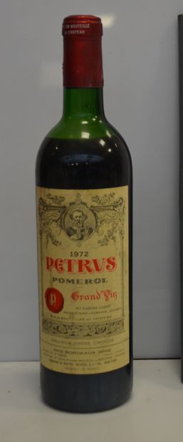 1 bouteille CHT PETRUS 1972 (demi epaule...