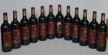  12 bouteilles CHÂTEAU LAROZE TRINTAUDON 1990 CB abîmée (BG zt NTLB) étiq griffées...