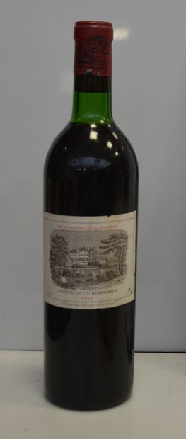 1 bouteille CHT LAFITE ROTHSCHILD 1969 (bg,...