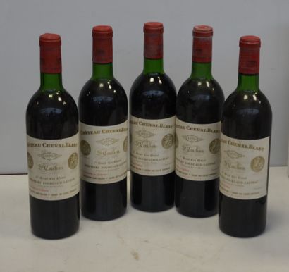 null 5 bouteilles CHT CHEVAL BLANC 1970 (ntlb, étiquettes légèrement tachées)