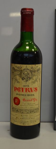 null 1 bouteille CHT PETRUS 1972 (gros demi epaule)