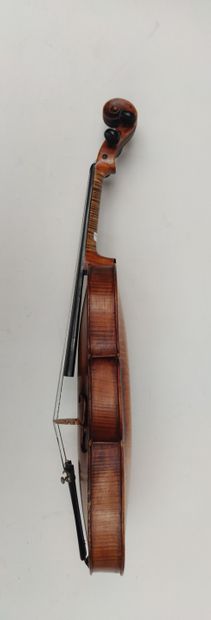 null German violin 18th school of Klotz. Apocryphal label of Stainer.

Various restorations...