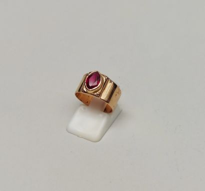  RING, yellow gold setting 750°/°°, set with...