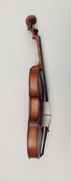 null German violin 18th school of Klotz. Apocryphal label of Stainer.

Various restorations...