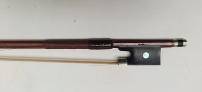 null ARCHET de violon portant la marque KNOLL

Germany Long. : 73 cm Poids : environ...