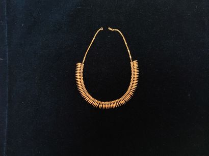 null NECKLACE in yellow gold 750°/00 with a frieze of small skittles 

Weight : 25...