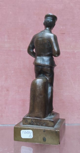 null A. RUCHO, XXème siècle

Epreuve en bronze représentant Max DEARLY, signée et...