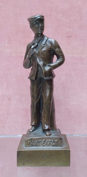 null A. RUCHO, XXème siècle

Epreuve en bronze représentant Max DEARLY, signée et...