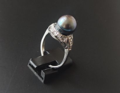  RING in white gold 750°/00 set with a pearl and pink diamonds 
Weight : 6.10 g,...