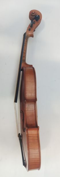 null 
VIOLON ancien 4/4 portant à l'intérieur une petite étiquette manuscrite : "Barbé...