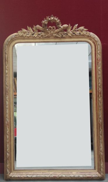 null 
Large GLACE, gilded stucco frame with a quiver, torch and foliage crown on...