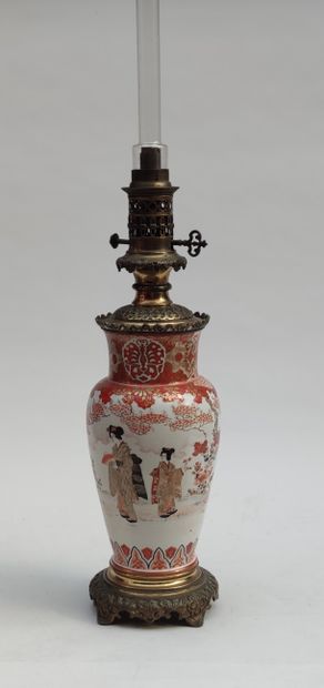 null 
Pair of kerosene LAMPS, the feet in Japanese ceramics with enamelled decoration...