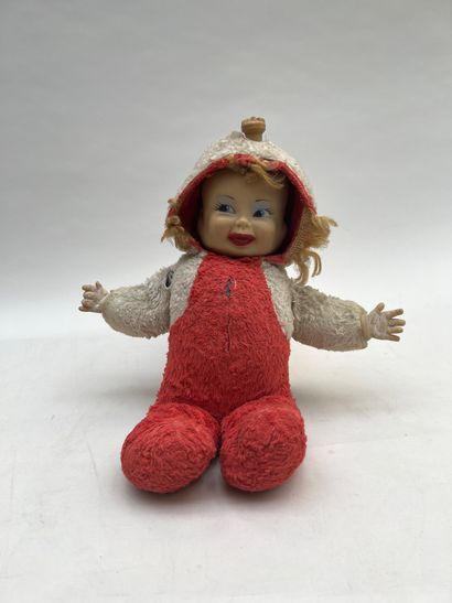 null 
Decorative doll in composition marked Raynal, with clothes H : 40 cm
PETITCOLLIN...