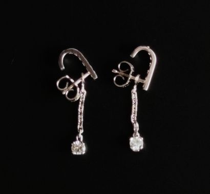 null 
Pair of EARRINGS in white gold 750°/00 decorated with small diamonds
Gross...