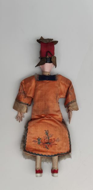 Poupée ancienne de théâtre Chinois en bois et habillée d'origine, articulée. H 28cm...