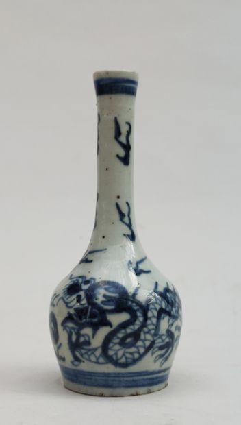 null 
Small porcelain vase with blue and white dragon design, Far East. 16.5 cm