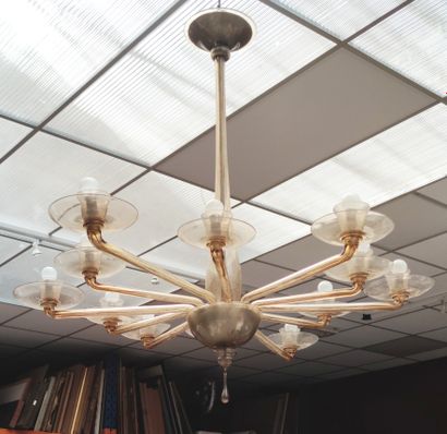 null 
ANONYMOUS WORK
Large LUSTRE in smoked glassware with twelve arms of light,...